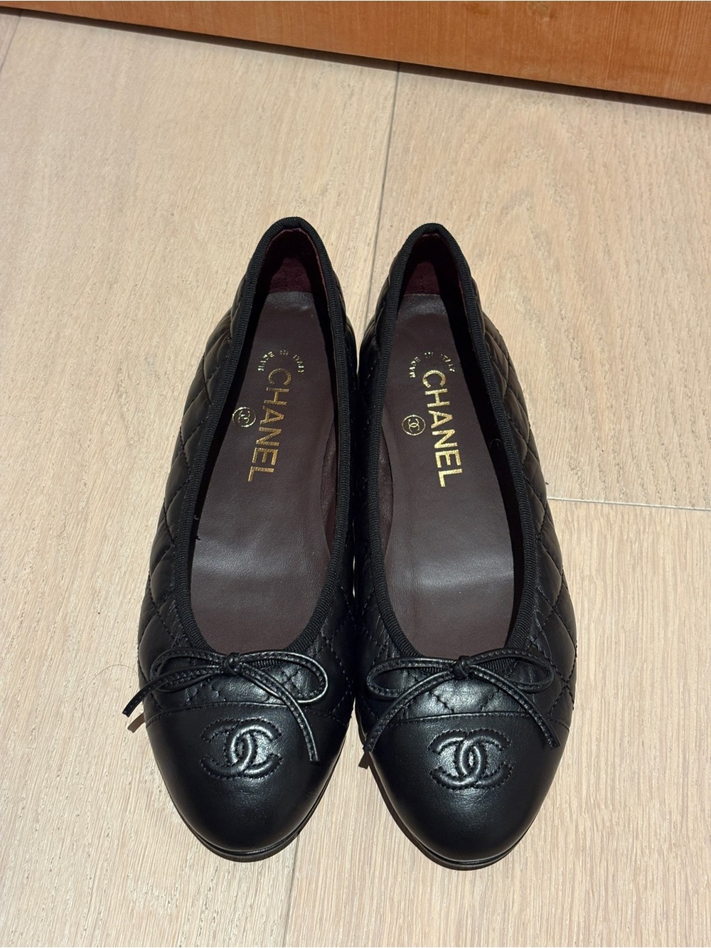CHANEL Black Quilted Leather Ballet Flats with CC Medallion - Picture 3 of 4